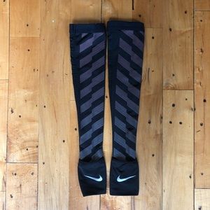 NIKE ARM SLEEVES REFLECTIVE DESIGN
